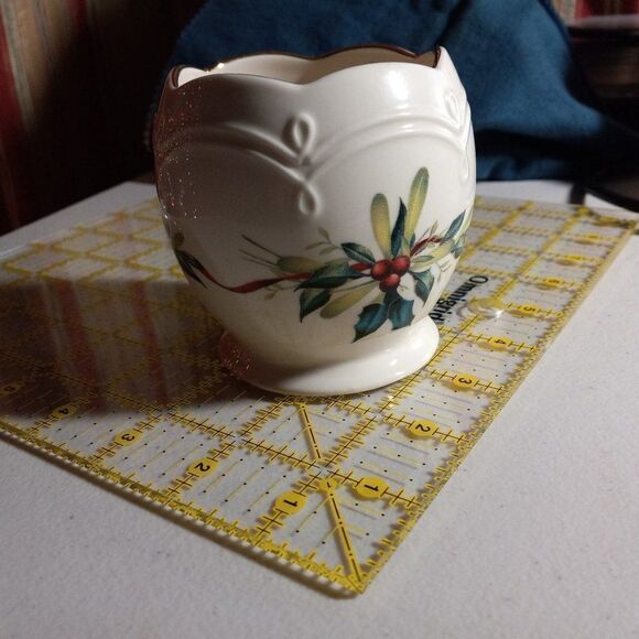 Lenox Vase  Cottagecore Grandmacore Holiday Designer Gold Trim - Picture 5 of 6